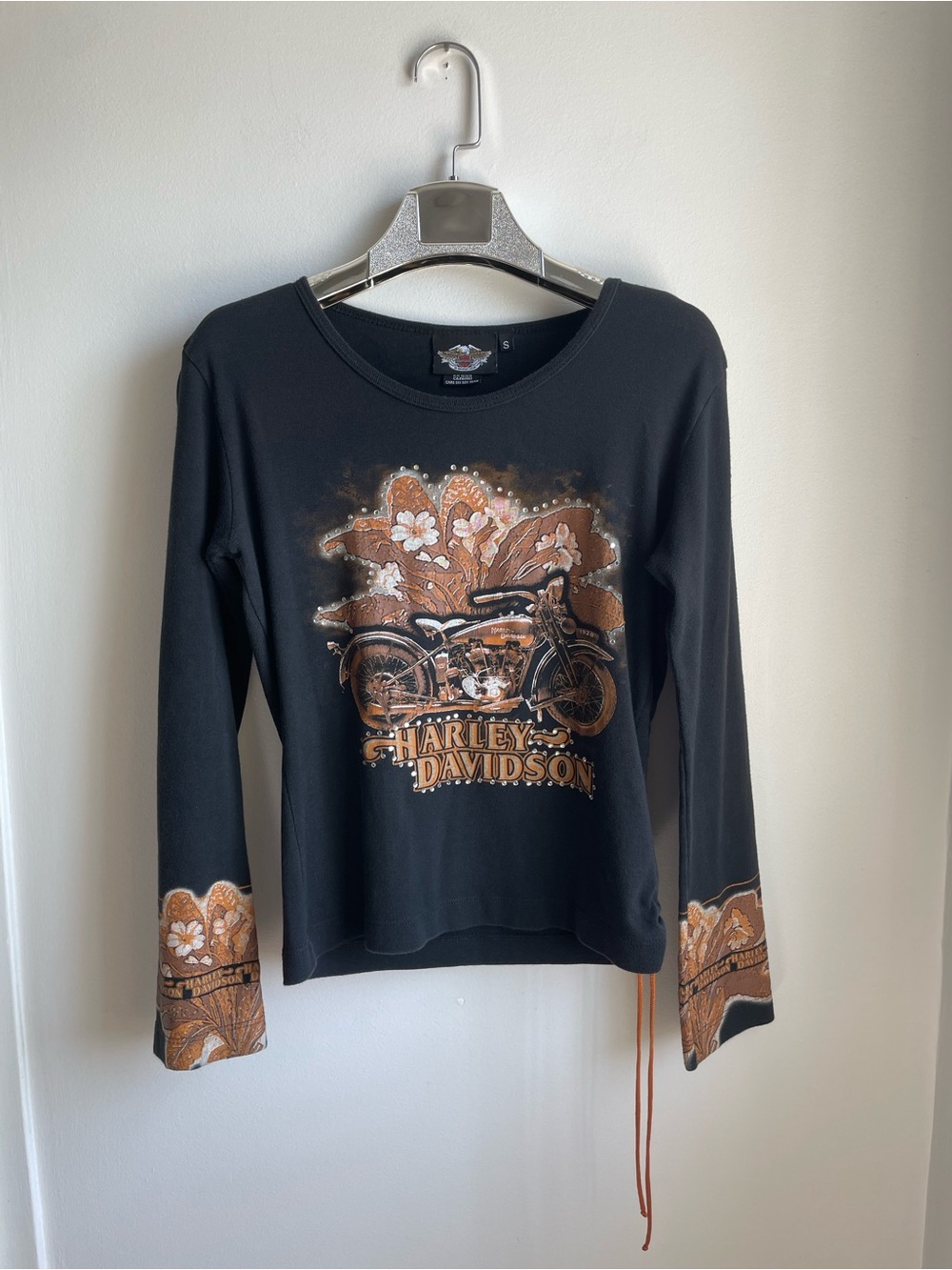 Vintage Harley-Davidson Black Long-Sleeve Floral Motorcycle Tee-100% Cotton